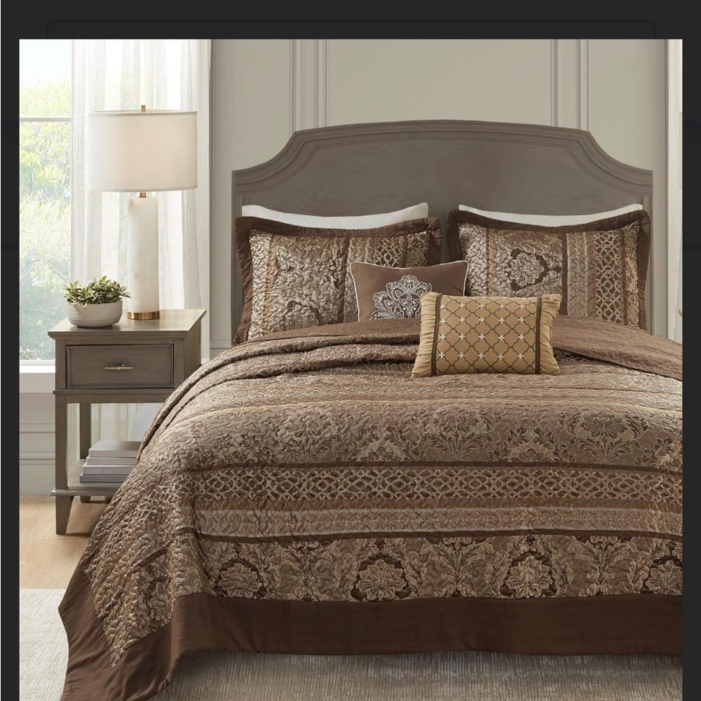 Elegant Madison reversible Bedding Set 9 pounds